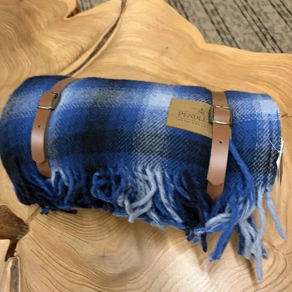 Pendleton Motor Robe Lassen Throw with Leather Carrier New with Tags Blue Ombré